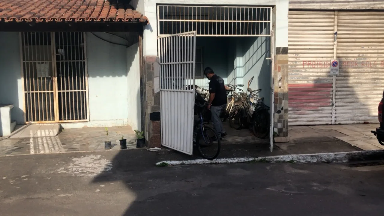 Delegacia tem portão arrombado por criminosos em Vila Velha