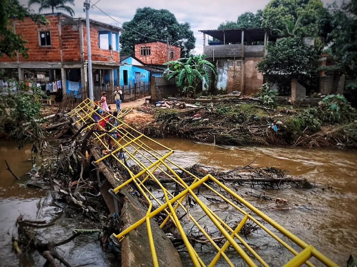 Prefeito de Viana diz que passarela emergencial será construída; prazo de liberação do acesso é de 48 horas