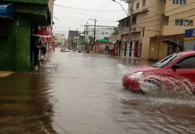 Mesmo sem chuva, número de pessoas fora de casa passa de 700 no Espírito Santo