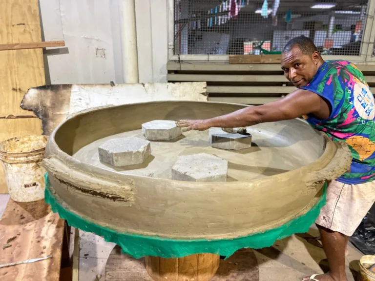 Maior panela de barro funcional do mundo está sendo feita no ES