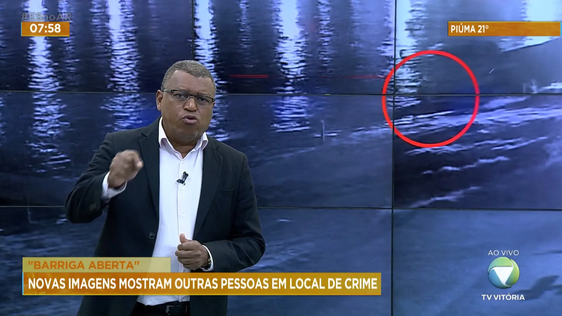 Novas imagens mostram outras pessoas em local de crime