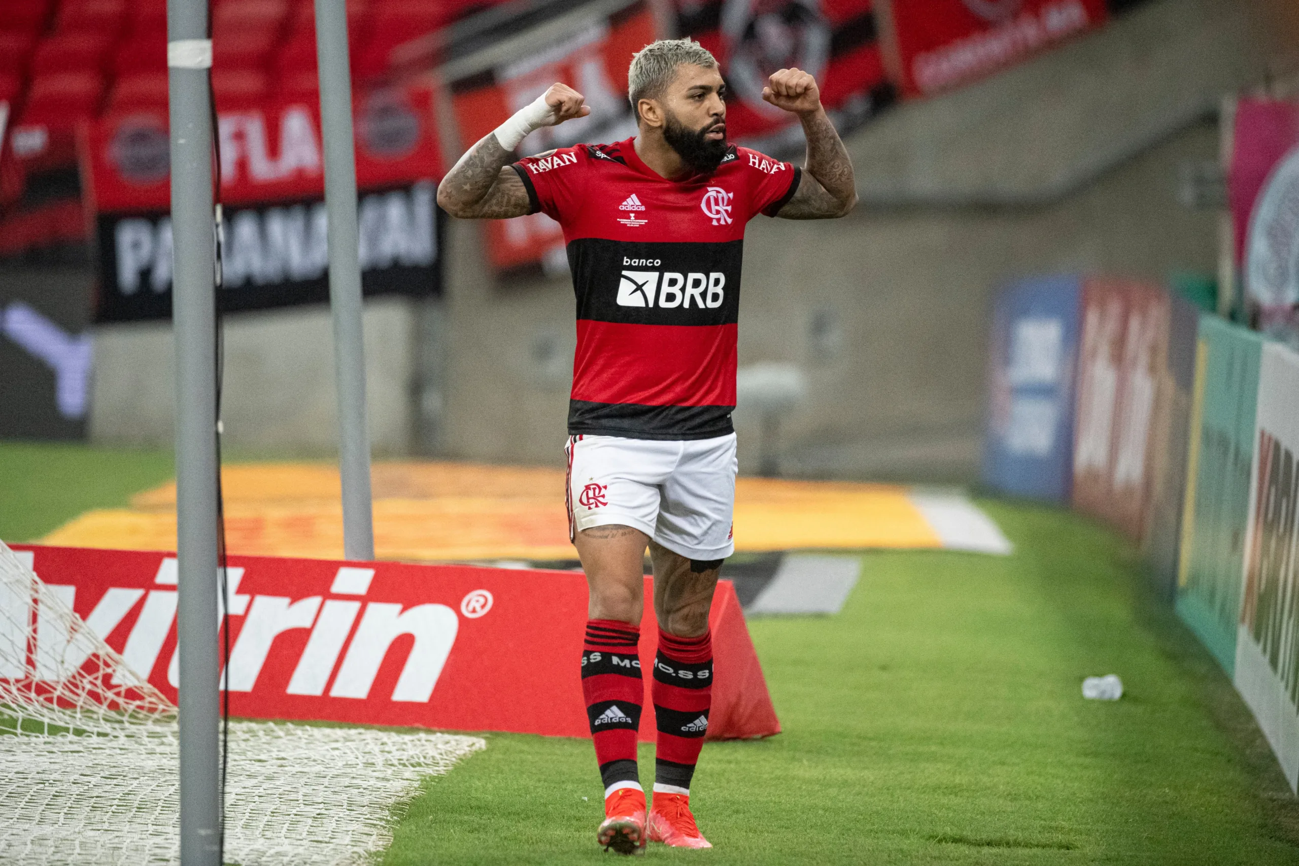 Gabigol faz dois, Flamengo vence o Fluminense e é tricampeão estadual pela sexta vez na história