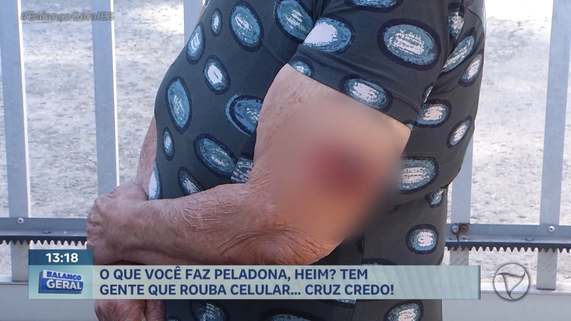 VIZINHA AGRIDE CASAL DE IDOSOS AO ROUBAR CELULAR