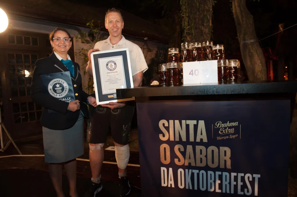 FOTO: Raquel Assis (Guinness World Records) e Michael Sturm - Lancamento Brahma Extra Marzen (27/09/2017) ©2017 Samuel Chaves/S4 PHOTOPRESS