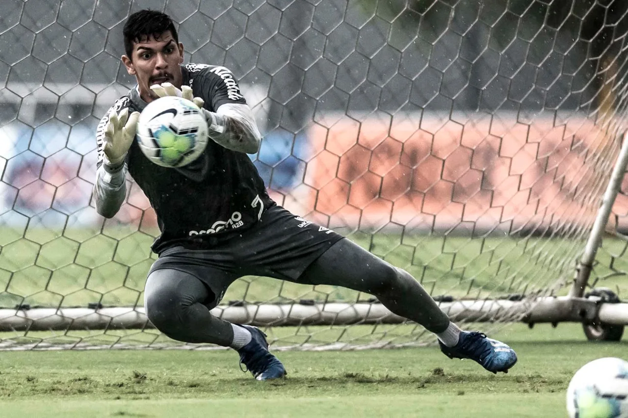 João Paulo pede defesa mais segura para Santos encerrar série de tropeços