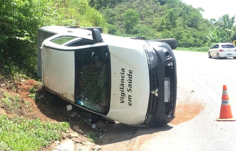 Servidor de Vitória é afastado após capotar carro da prefeitura enquanto dirigia embriagado