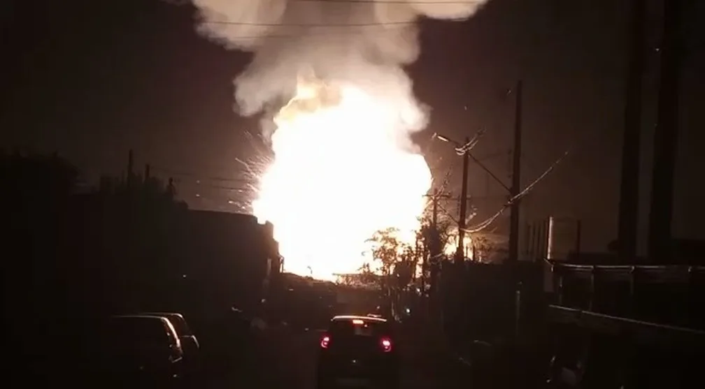 VÍDEO | Caminhão explode em posto e deixa um morto e pelo menos 14 feridos em São Paulo