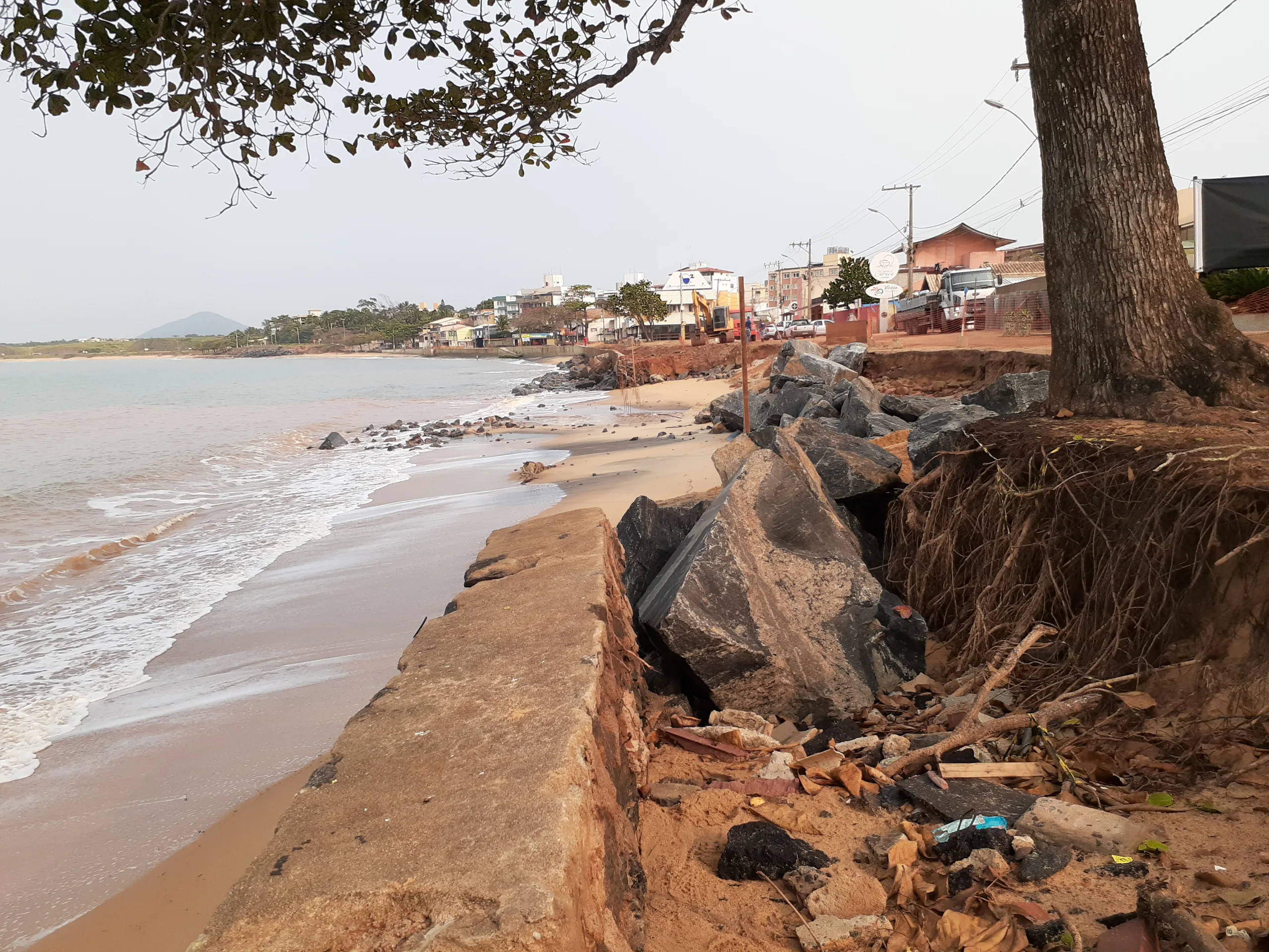 Guarapari: Nova empresa é convocada para recuperação do muro de Meaípe