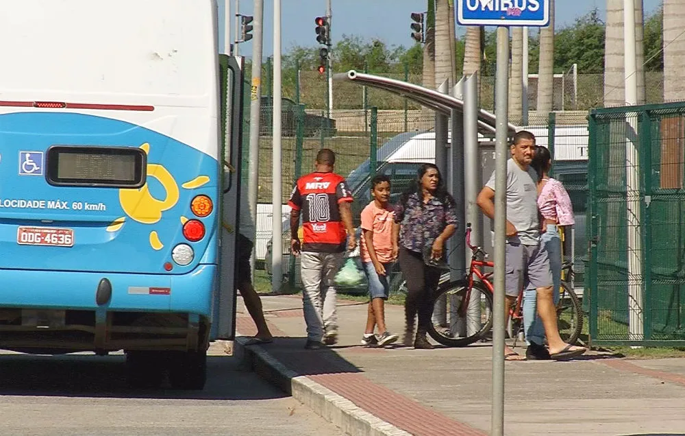 Justiça determina que 70% dos ônibus circulem na greve durante horário de pico