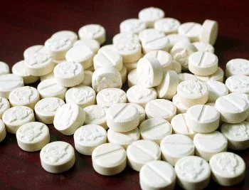 Mulher é presa com 800 comprimidos de ecstasy no Rio