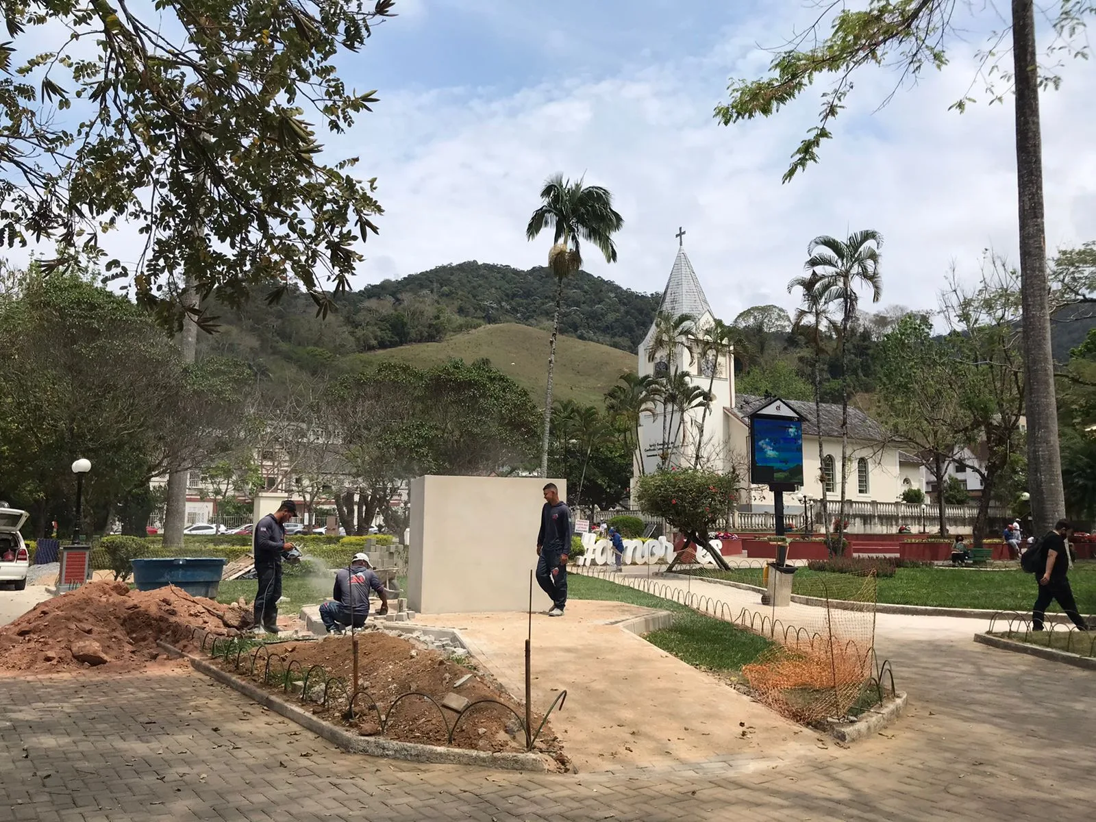 Inauguração de monumento em Domingos Martins em homenagem às vítimas de acidente