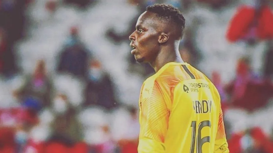 Chelsea contrata senegalês para disputar posição com goleiro mais caro do mundo