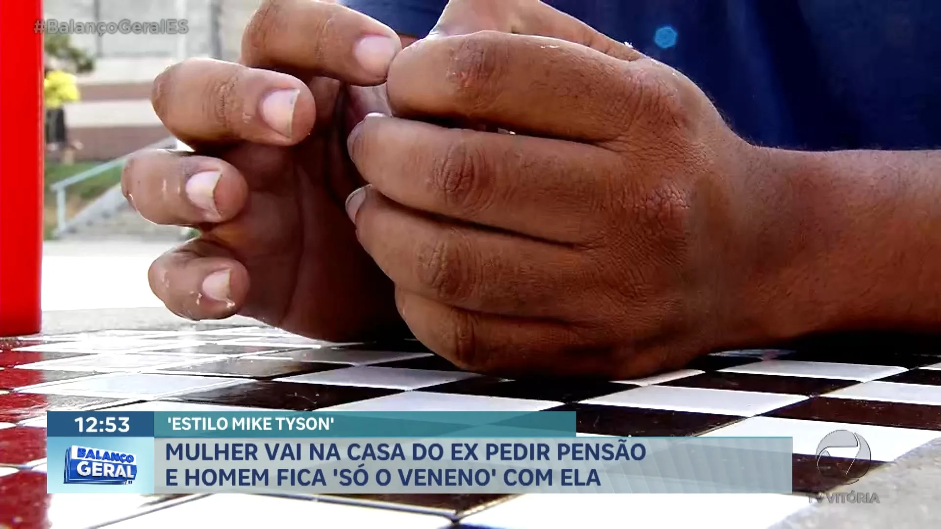 Mulher vai a casa do ex pedir pensão e homem fica 'só o veneno' com ela