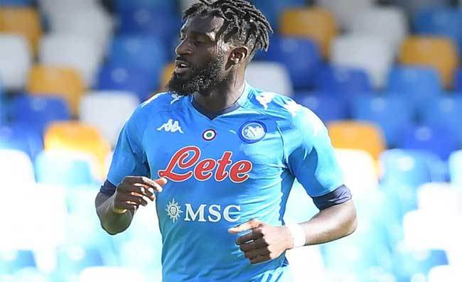 Com gol no fim, Napoli supera a Udinese fora de casa e sobe para 5º no Italiano