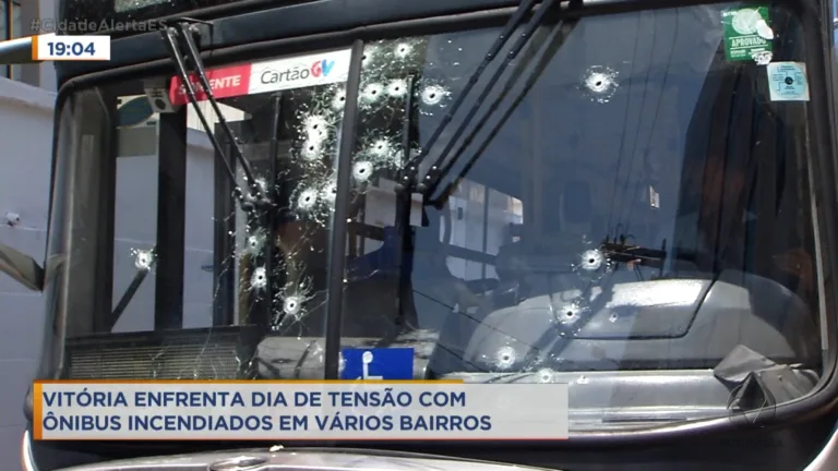 Cinco ônibus incendiados em dia de tensão em Vitória