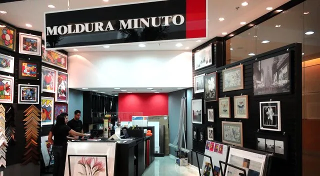 Moldura Minuto abre vagas para loja na Praia do Canto