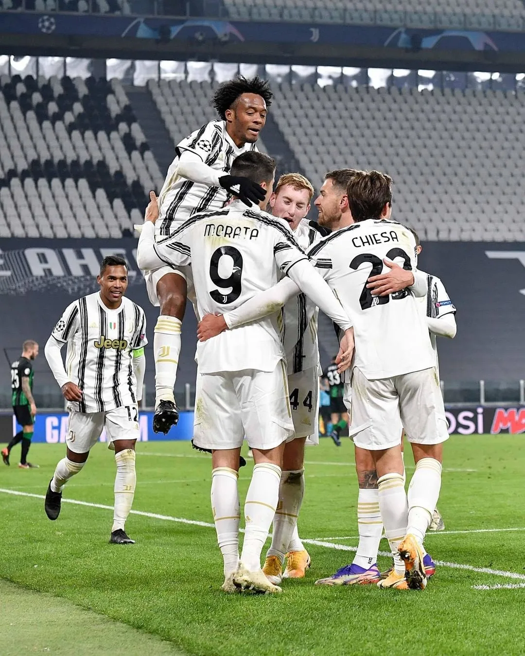 Juventus e Barcelona vencem e garantem classificação na Liga dos Campeões