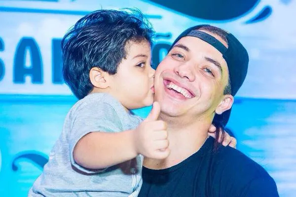 Wesley Safadão moveu processos contra ex para ficar mais perto do filho, diz jornal