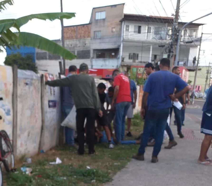 Homem é agredido por moradores e detido após tentar roubar grávida em Vila Velha