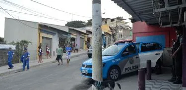 Após conflitos de domingo (20) no Complexo do Alemão, zona norte do Rio, o policiamento foi reforçado por policiais de outras UPPs (Tomaz Silva/Agência Brasil)