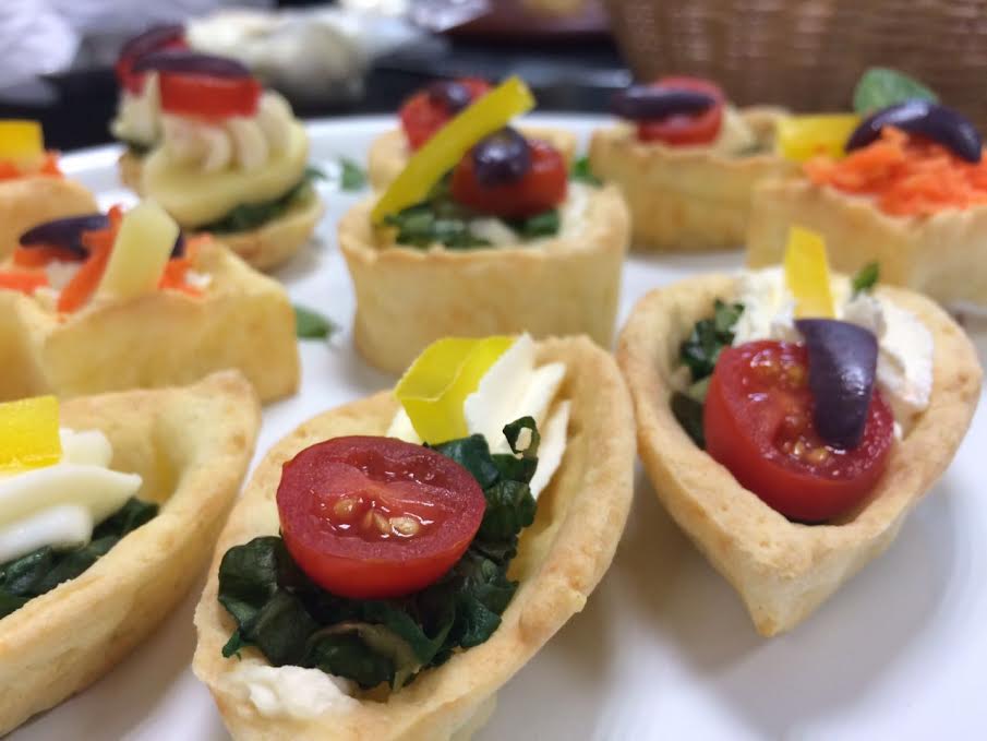 Canapé com pão de queijo