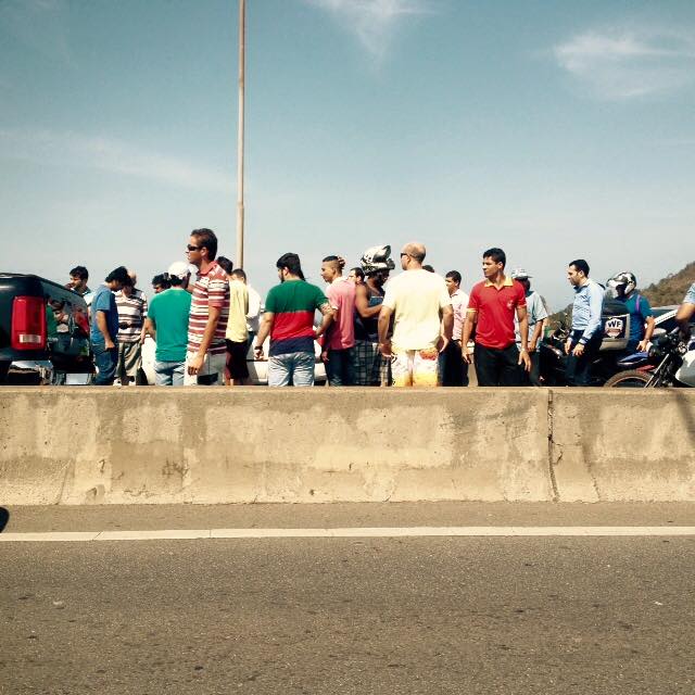 Motorista fica ferido após acidente com quatro veículos na Terceira Ponte