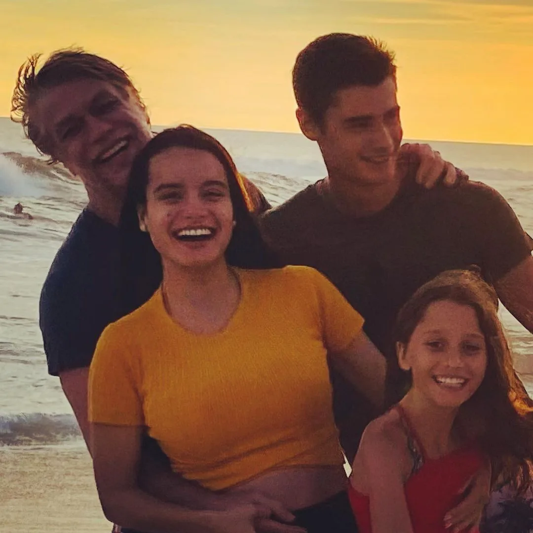 Família linda! Fábio Assunção posa com os filhos e a esposa grávida em foto rara