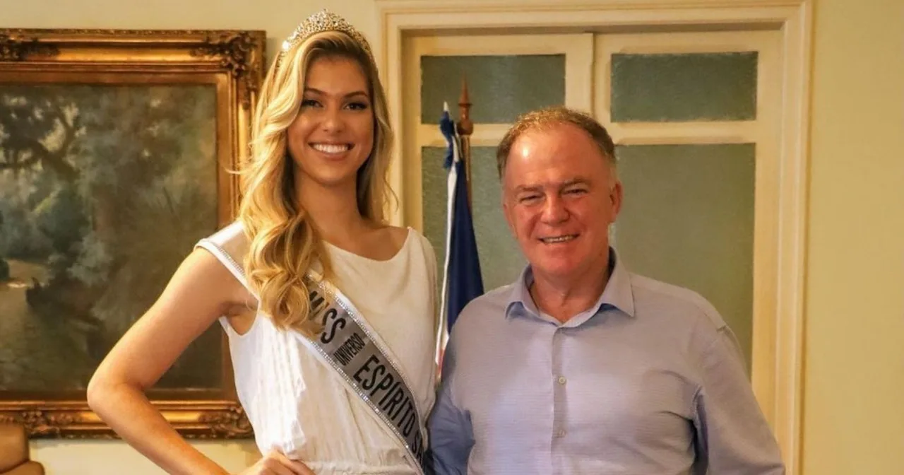 Miss Espírito Santo 2021 posa com o governador Renato Casagrande