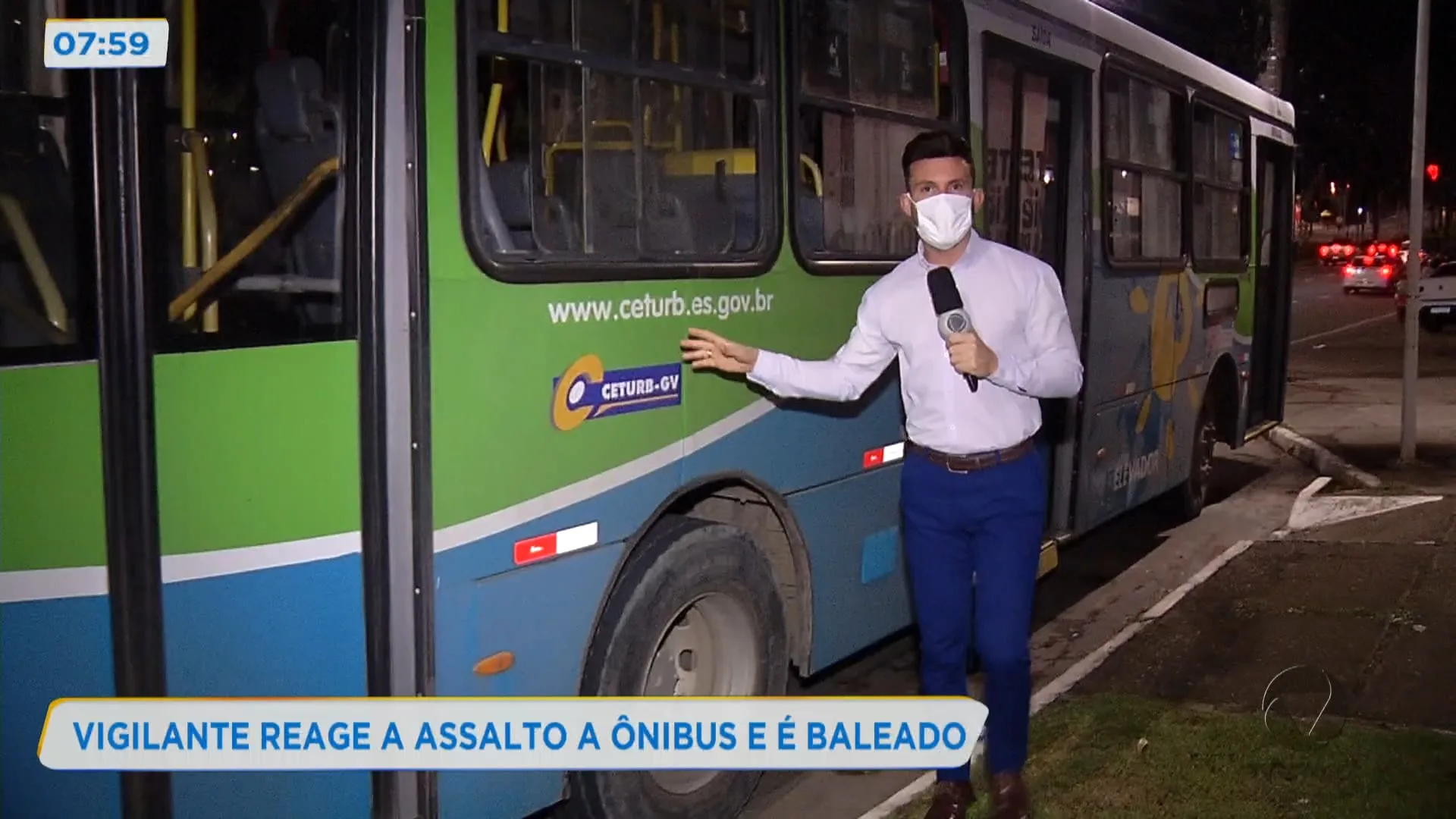 Vigilante reage a assalto a ônibus e é baleado