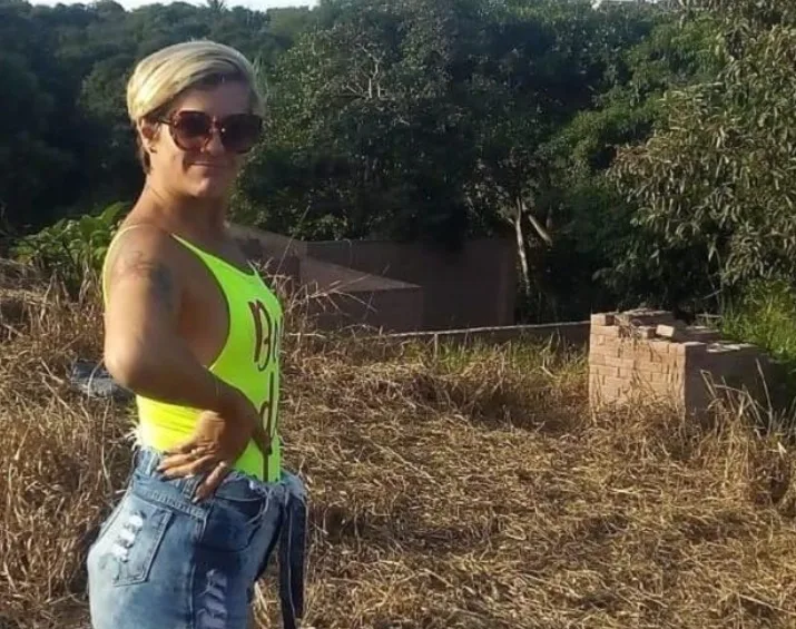 'Loira do Tráfico' é presa em Vila Velha no momento em que fazia entrega de drogas no Ibes