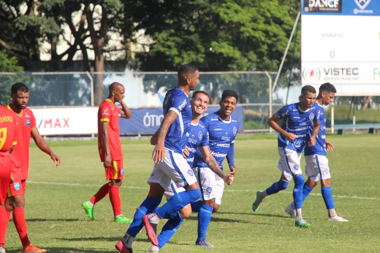 Vitória vence o Vilavelhense, segue invicto e assume liderança Capixabão