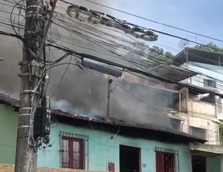 Vídeo | Incêndio atinge residência no bairro Paraíso em Cachoeiro