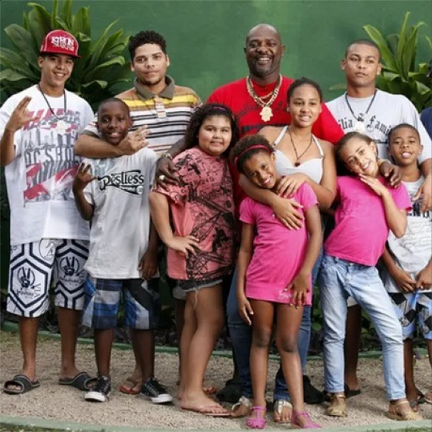 No dia do aniversário, Mr. Catra dispara que quer mais filhos: "Vou fazer neném"