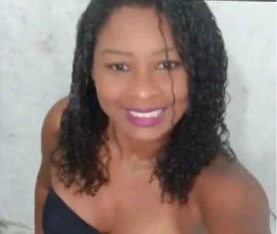 Enfermeira é assassinada com mais de 30 facadas na frente da filha de 11 anos; marido é o principal suspeito