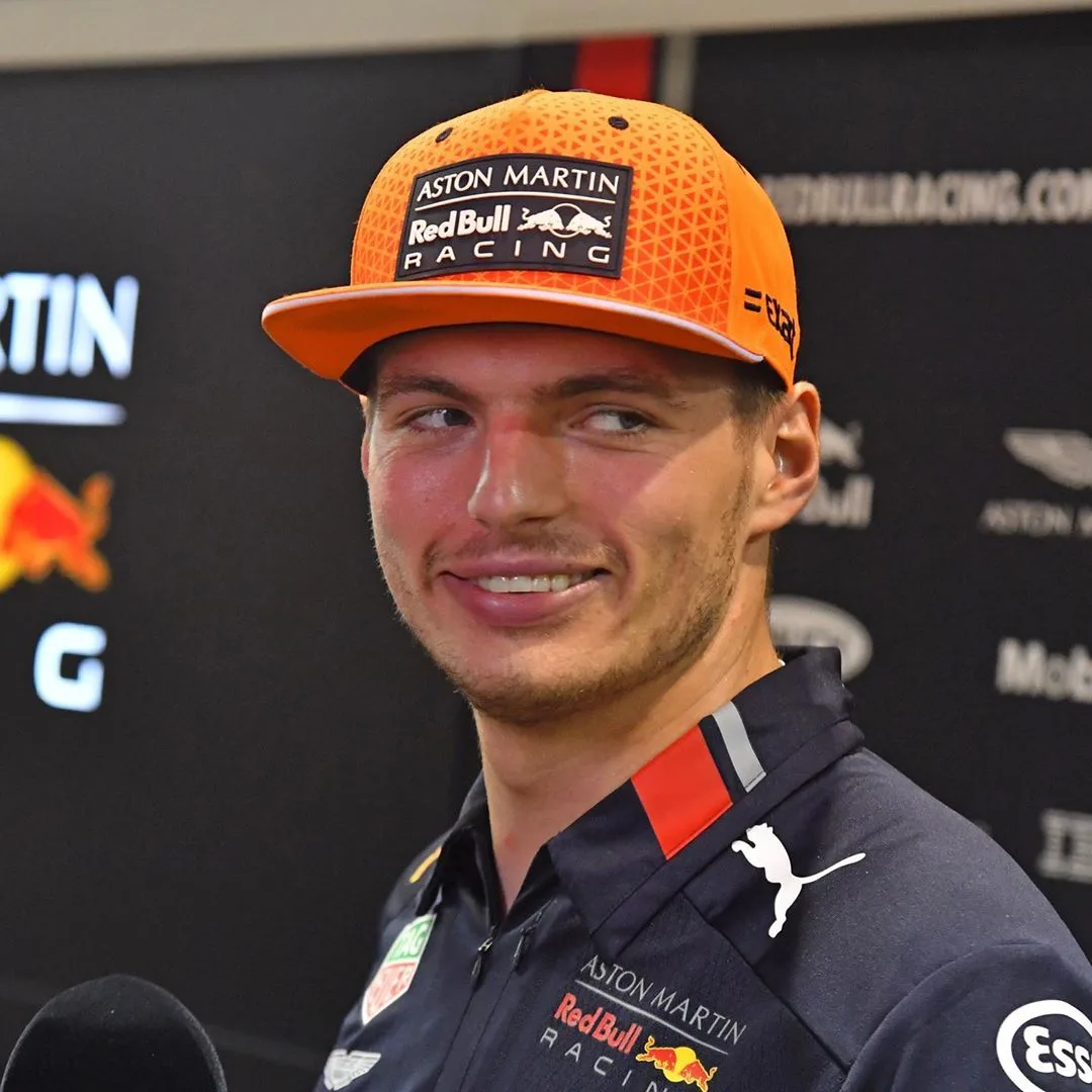 Max Verstappen supera Vettel e Hamilton e lidera primeiro treino livre em Cingapura