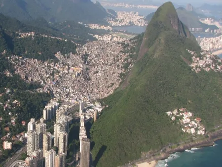 Notícias negativas derrubam busca por passeios em favelas do Rio