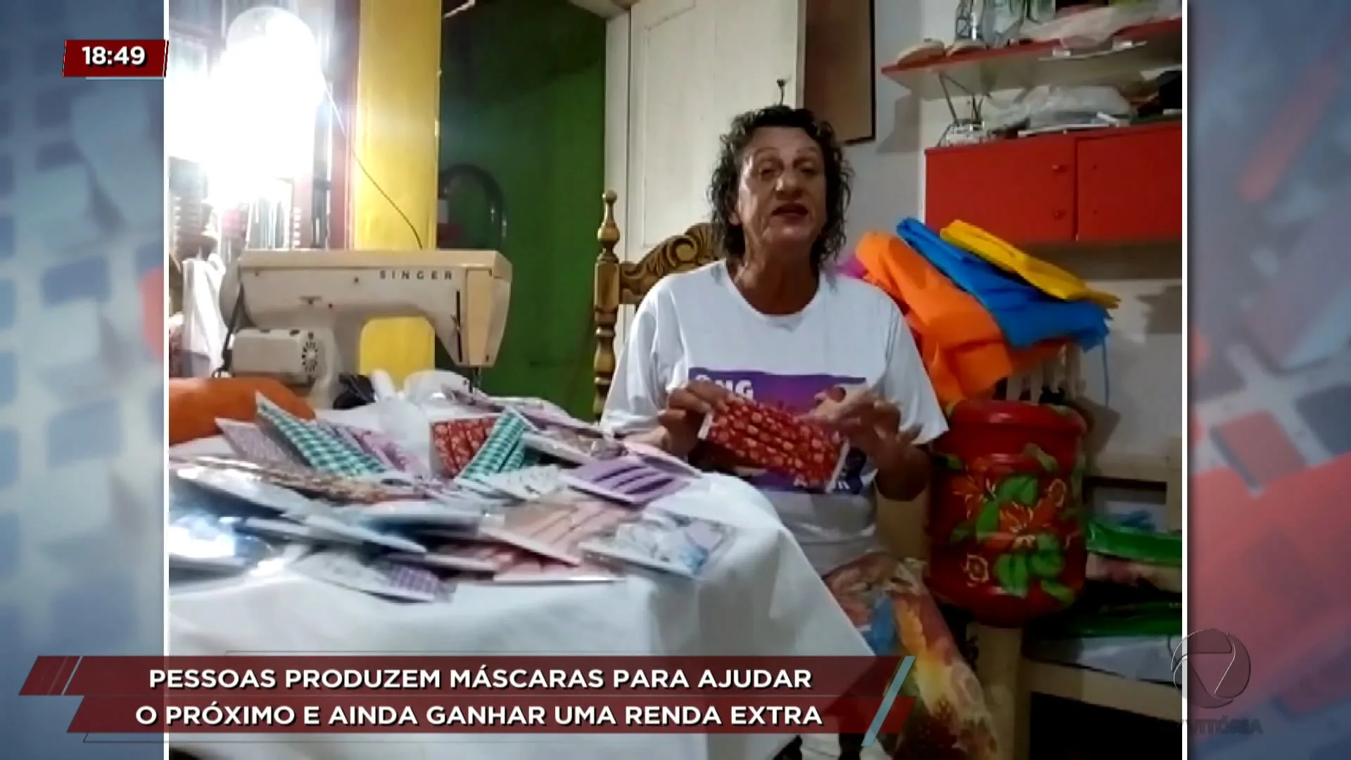 Pessoas produzem máscaras para ajudar