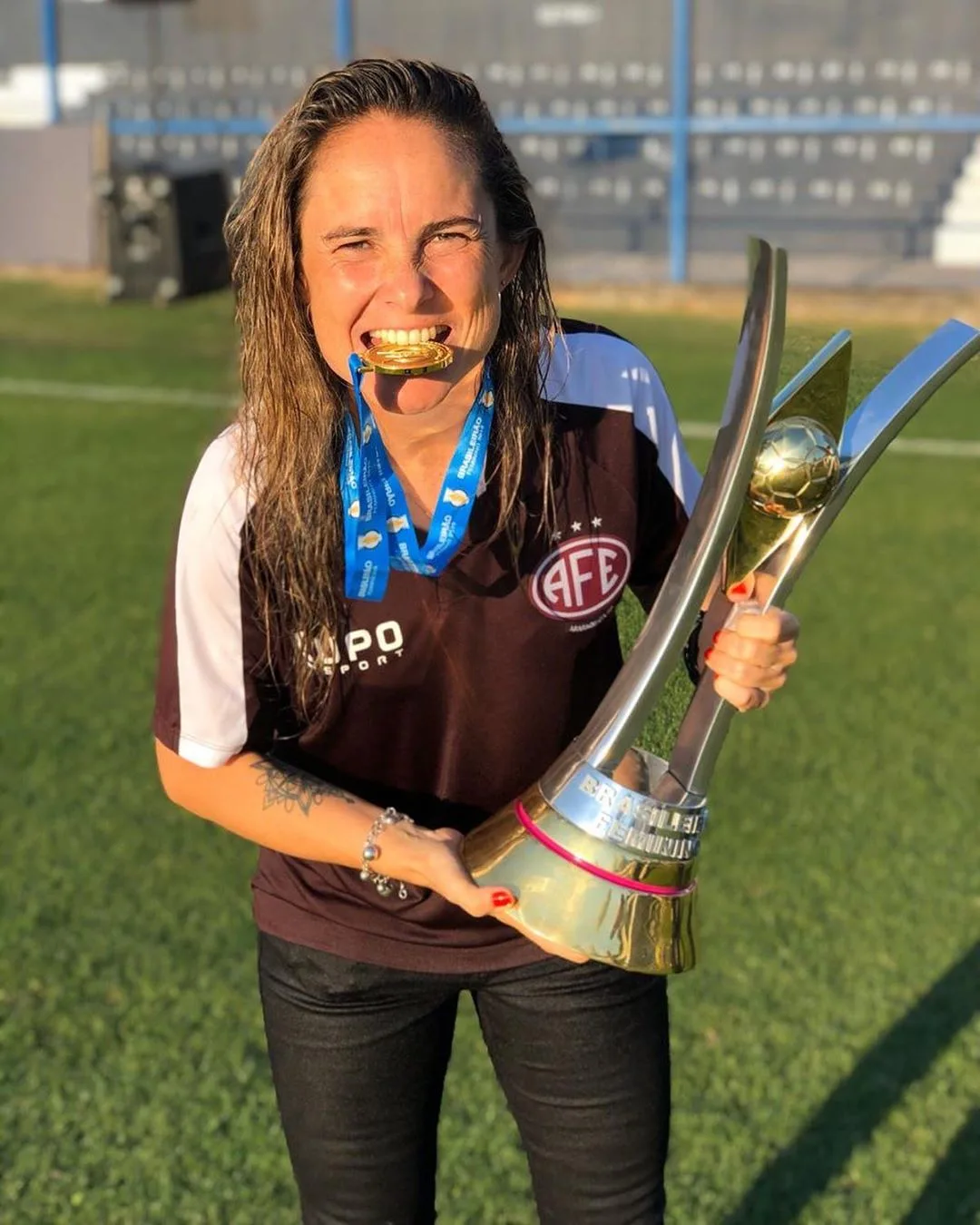 'Espero servir de inspiração', diz Tatiele Silveira, 1ª técnica campeã brasileira no futebol