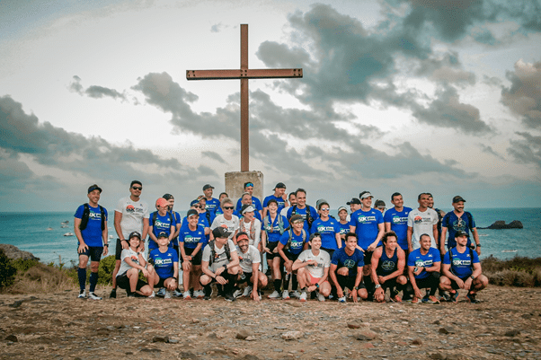 Mizuno Wave Sky 6 é apresentado a corredores em prova na paradisíaca Fernando de Noronha