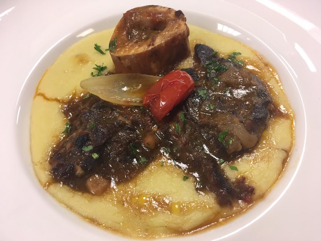 Ossobuco com angu de milho verde