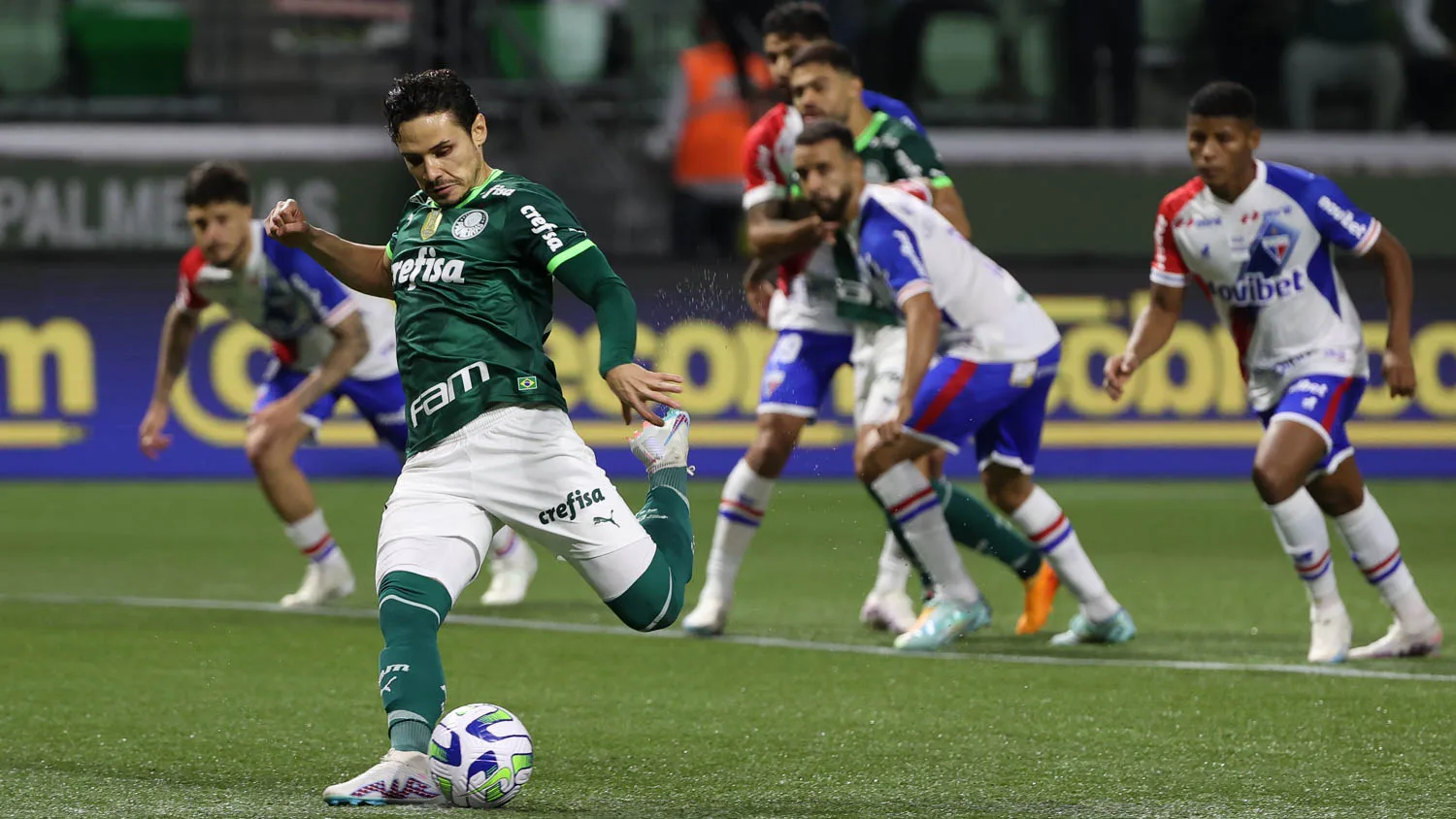 Palmeiras atropela Fortaleza e conquista boa vantagem nas oitavas da Copa do Brasil