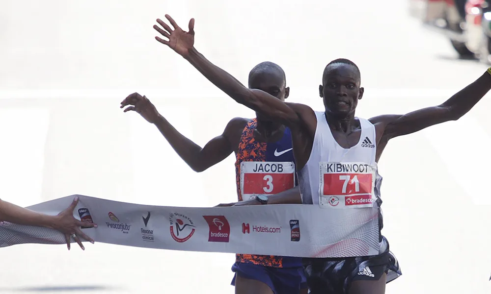 Vitória no último passo faz campeão da São Silvestre bater marca de Paul Tergat