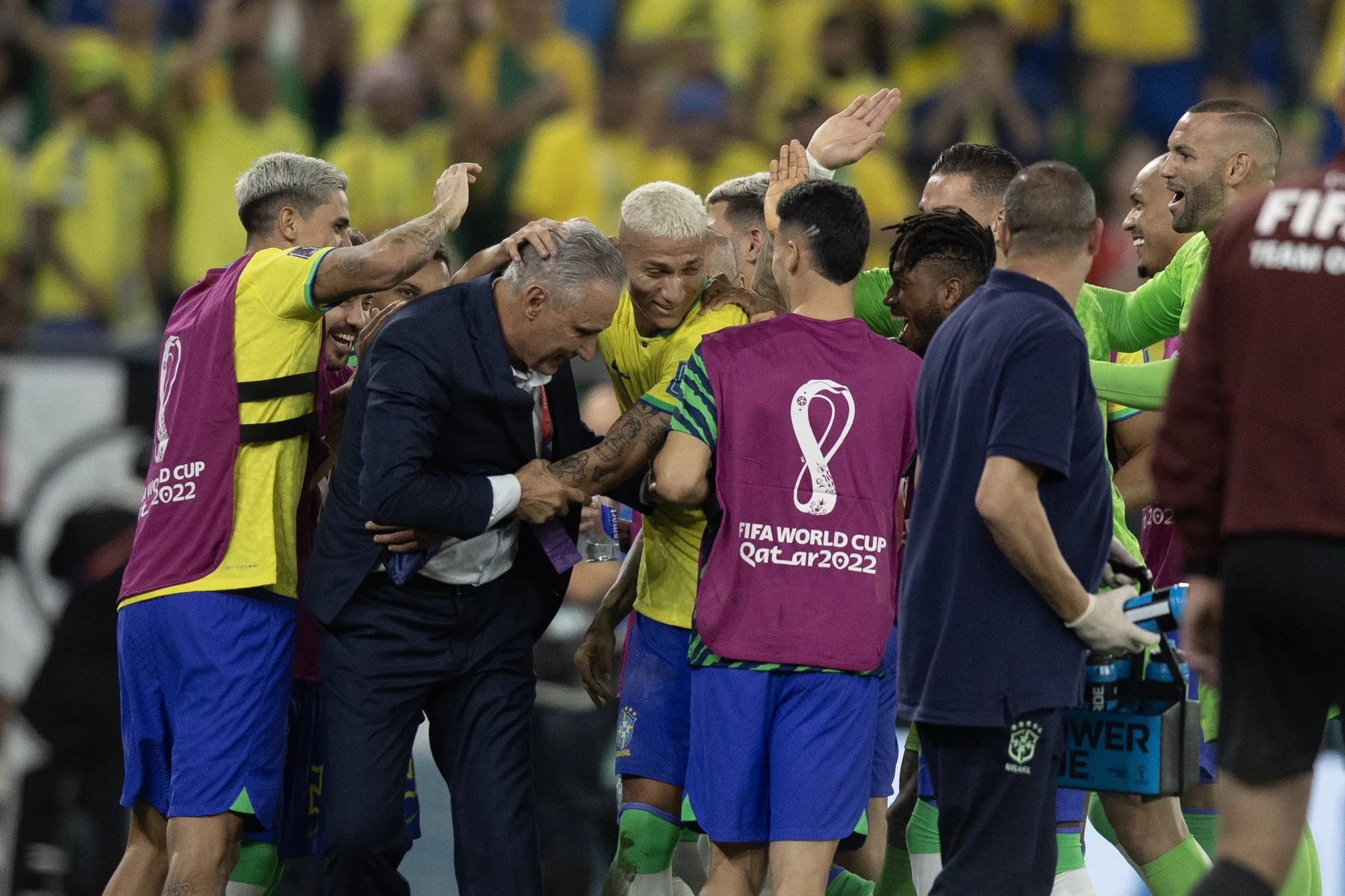 Richarlison marca 3º gol na Copa e até Tite entra na dança do pombo