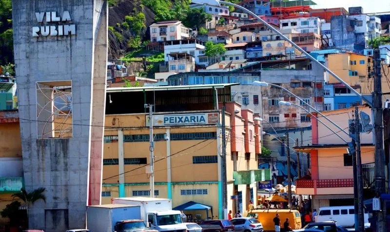 Comerciantes voltam ao Mercado de Peixes da Vila Rubim após reforço na estrutura