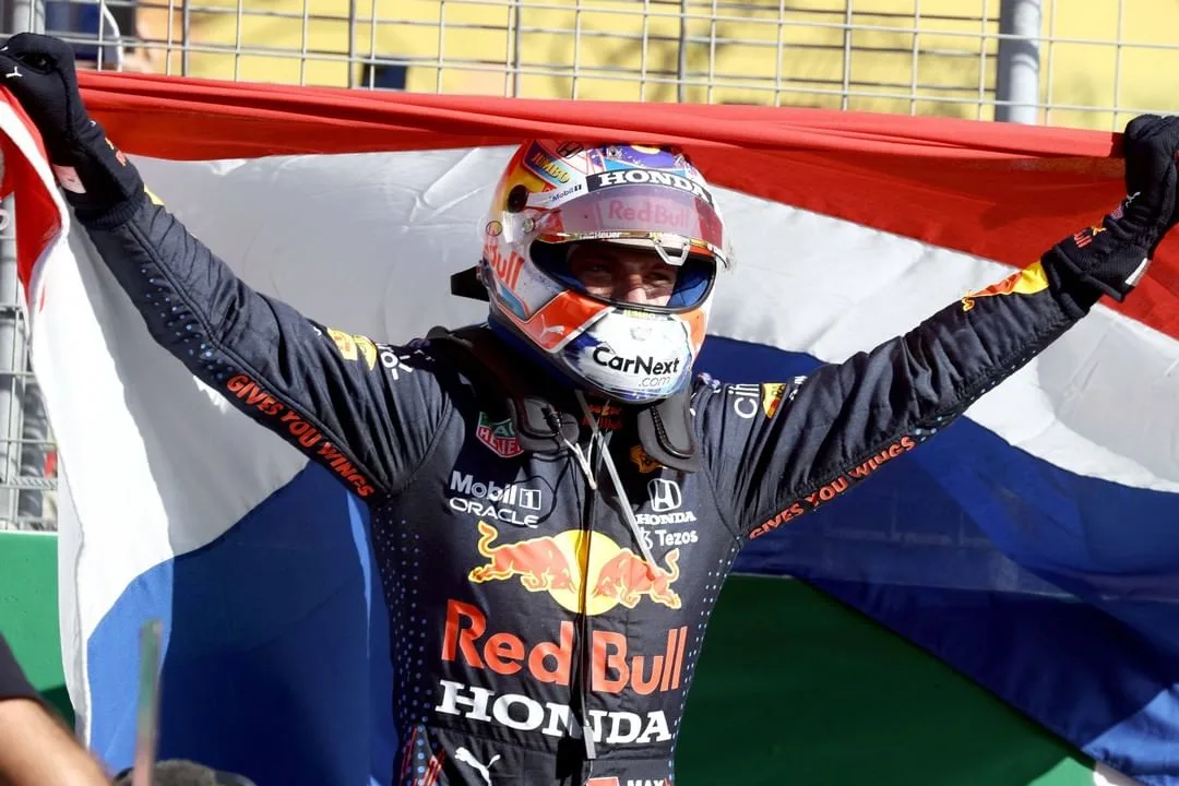 Verstappen brilha em treino no GP da Áustria e fatura 4ª pole consecutiva