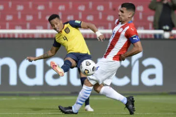 Ecuador’s Byron Castillo (L) and Paraguay’s Junior Alonso vie for the ball during their South American qualification football match for the FIFA World Cup Qatar 2022 at the Rodrigo Paz Delgado Stadium in Quito on September 2, 2021. (Photo by RODRIGO BUENDIA / POOL / AFP)