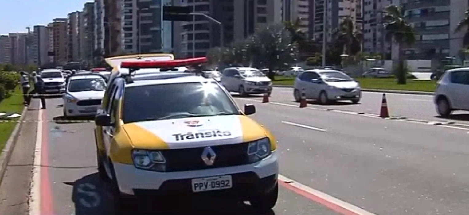 Adolescente morre atropelado na Praia de Camburi, em Vitória