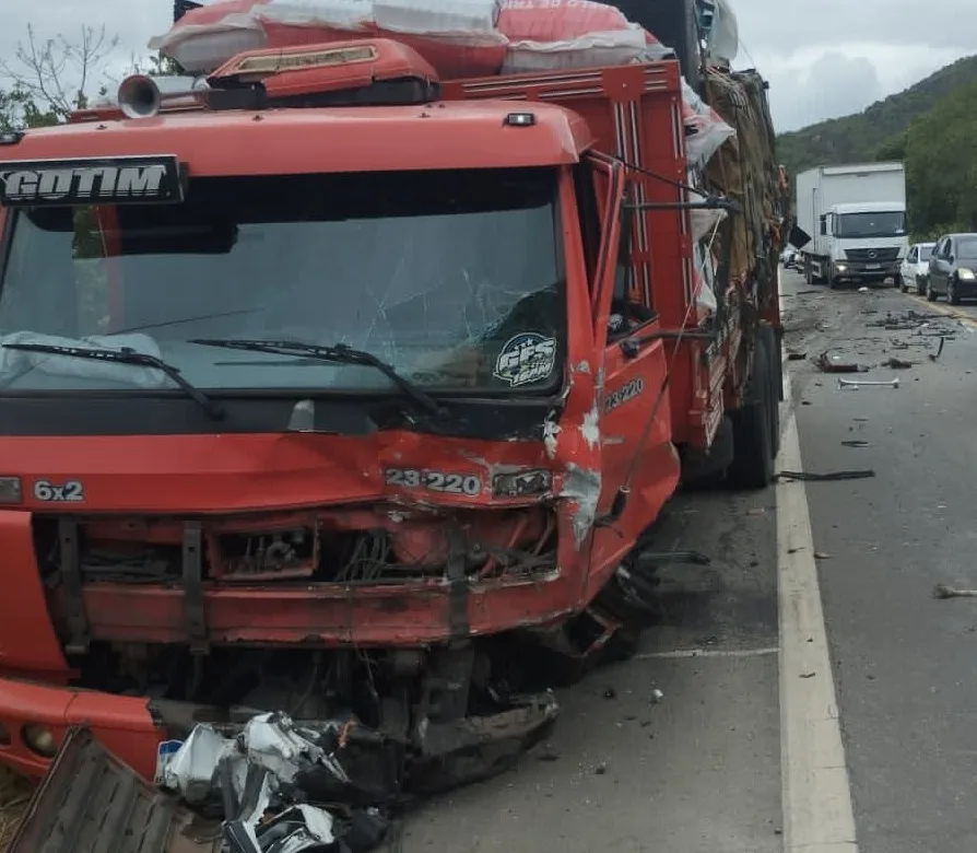 Acidente na BR-259 deixa um morto e pista interditada no Noroeste do ES