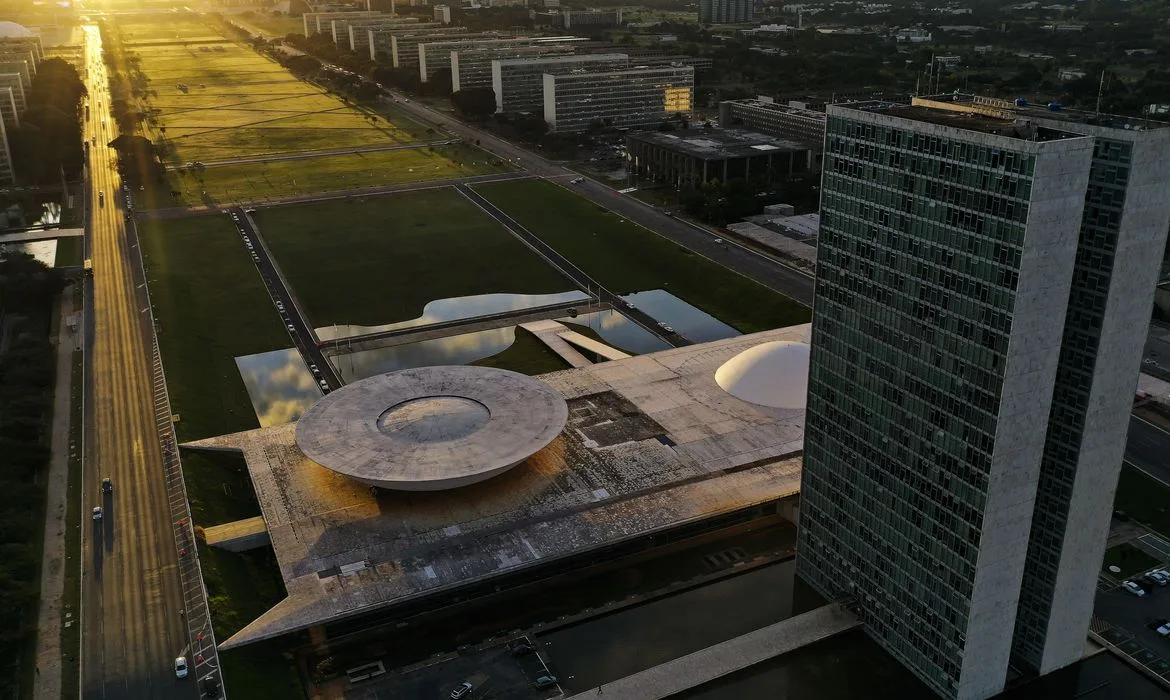 Vista aérea da Esplanada dos Ministérios em Brasília-DF, localizada no Eixo Monumental, via que corta o Plano Piloto no sentido leste-oeste