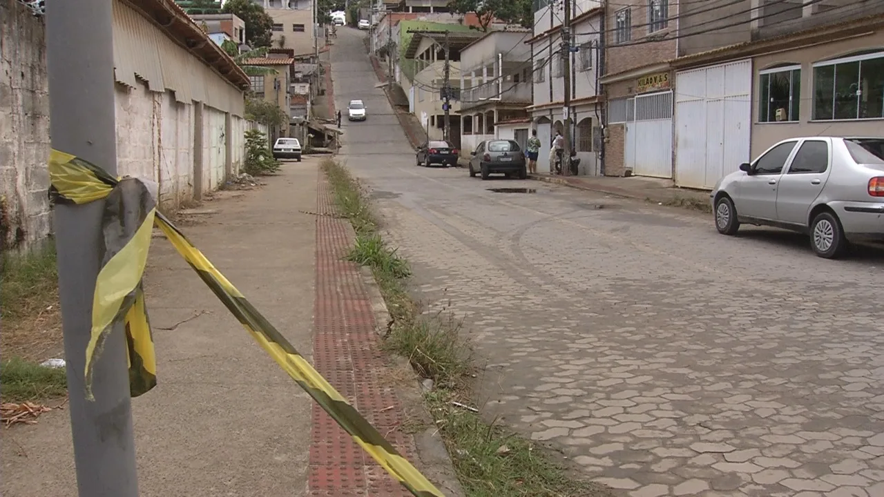 Homem é baleado dentro de carro, tenta escapar, mas acaba assassinado em Cariacica